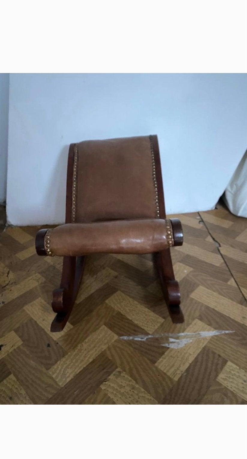 Vintage leren voetenbank/krukje met houten onderstel, Antiek en Kunst, Ophalen of Verzenden