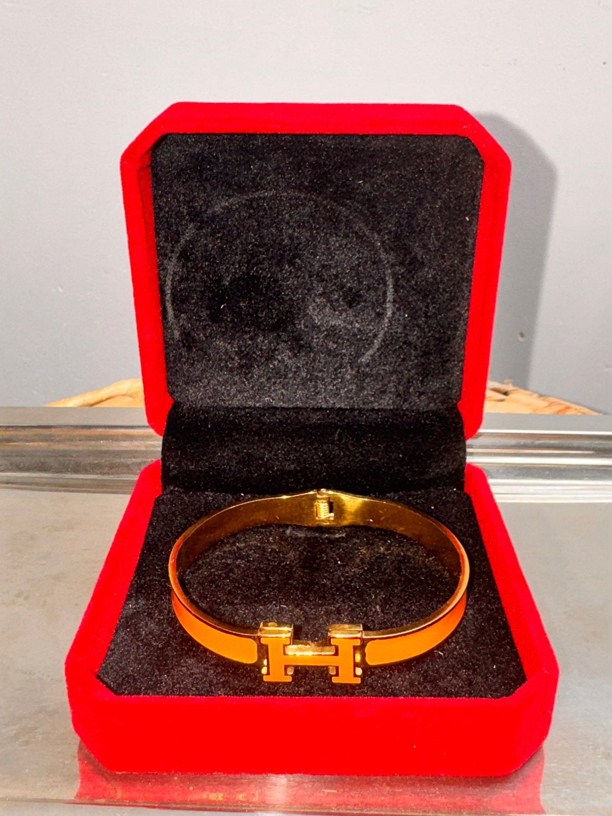 Iconische oranje Hermes armband in doosje, Sieraden, Tassen en Uiterlijk, Armbanden, Verzenden, Zo goed als nieuw, Oranje, Goud
