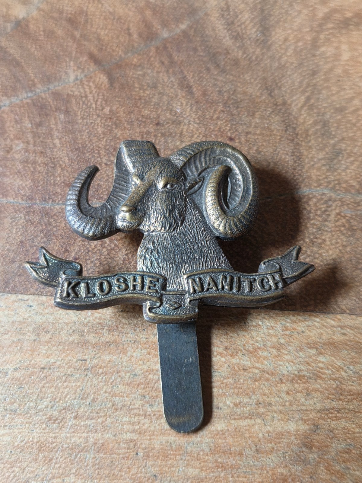 Wo2 canadian rocky Mountain baret embleem, Verzamelen, Ophalen of Verzenden, Landmacht, Overige gebieden, Embleem of Badge