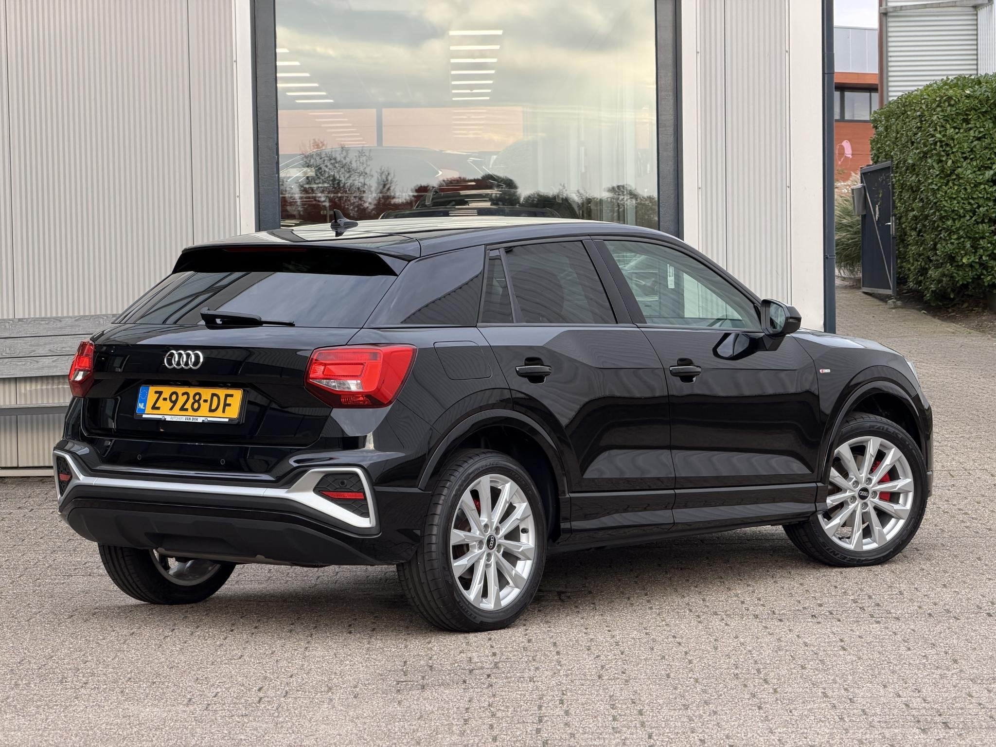 Audi Q2 35 TFSI Edition S-Line | Leder/Carplay/Camera/Adapt., 4 cilinders, 150 pk, Zwart, Leder