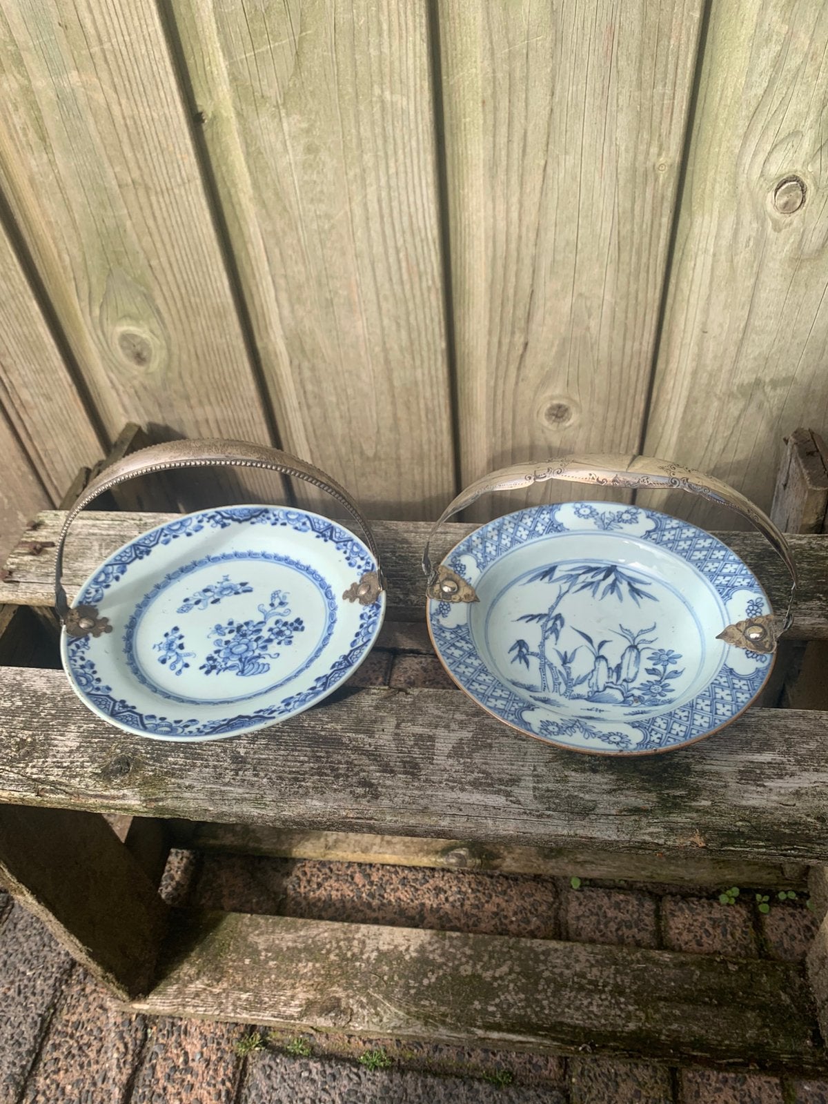 2.chinees porseleinen bordjes met zilver hengsels, Verzenden