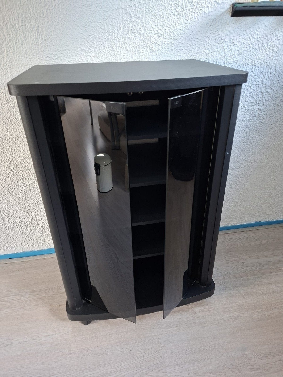 Tv Kastje, Ophalen, Zo goed als nieuw, Hout, Cd's