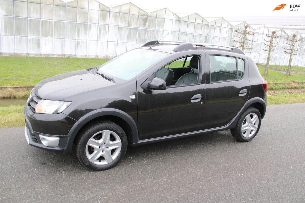 Dacia Sandero 0.9 TCe Stepway Lauréate met Leder Navigatie, Auto's, Dacia, Voorwielaandrijving, Gebruikt, 31 €/maand, Zwart