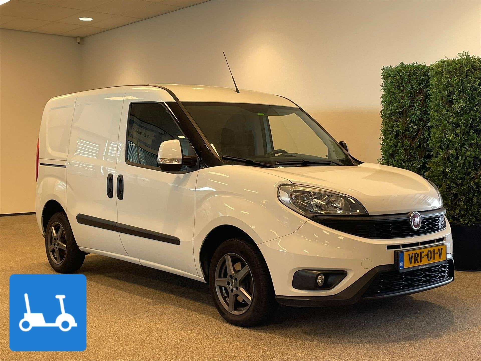 Fiat Doblo Scootmobiel vervoer (MARGE) incl. kofferbaklift o, Auto's, 12 maanden, Stof, Gebruikt, Wit