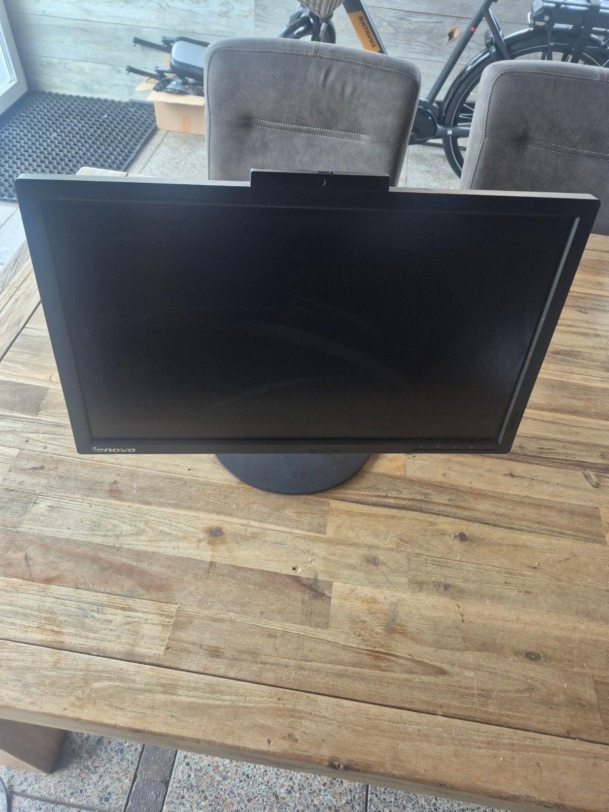 Lenovo Monitor - Full HD, VGA & HDMI Aansluitingen, Gebruikt, Kantelbaar, HDMI, Full HD