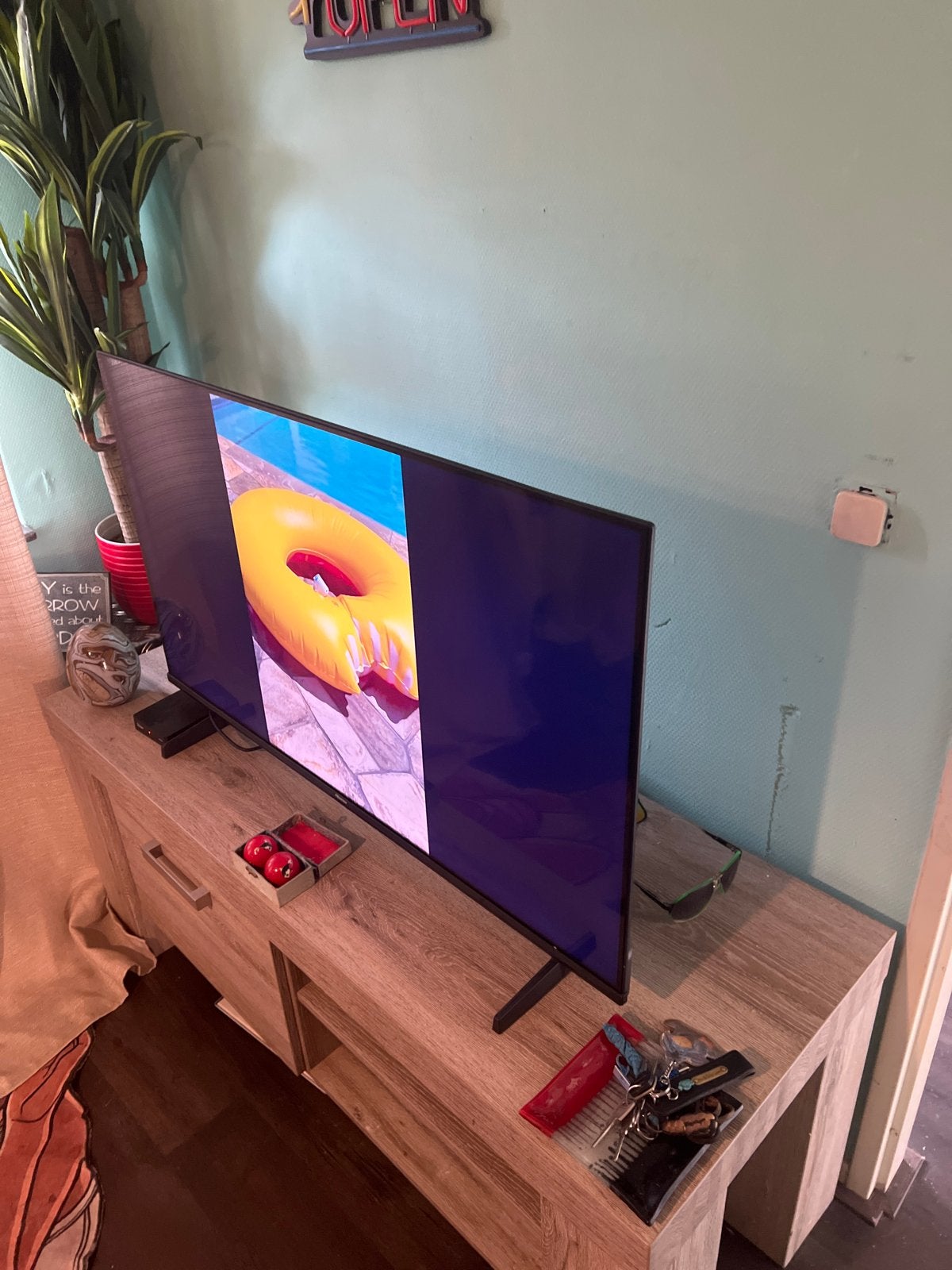 Foto 4 van Hisense Smart TV 4K UHD - Zo goed als nieuw