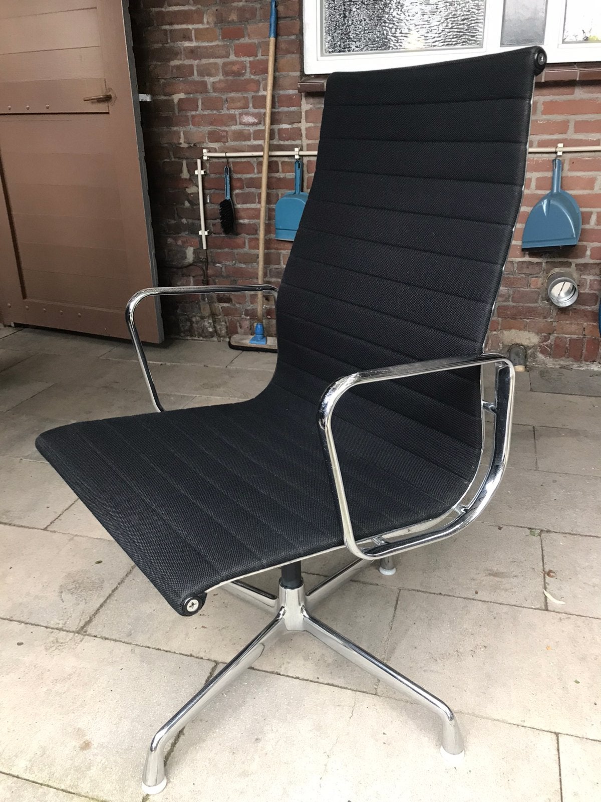 Vitra Charles Eames hoge stoel, Huis en Inrichting, Stoelen, Ophalen, Wit, Zo goed als nieuw, Eén