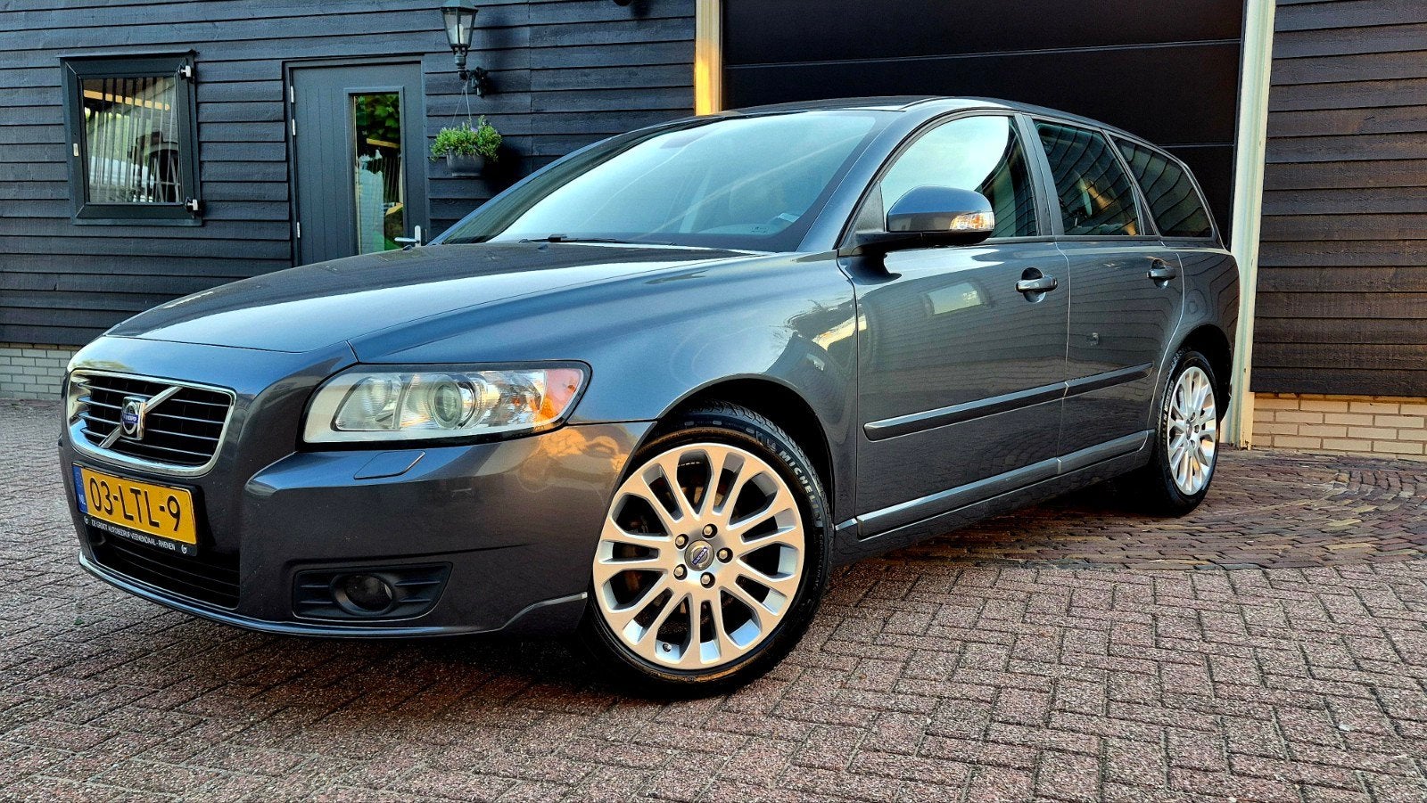 Volvo V50 2.0 Momentum/2010 Titaniumgrijs Inruil mogelijk, 4 cilinders, 1283 kg, Grijs, V50