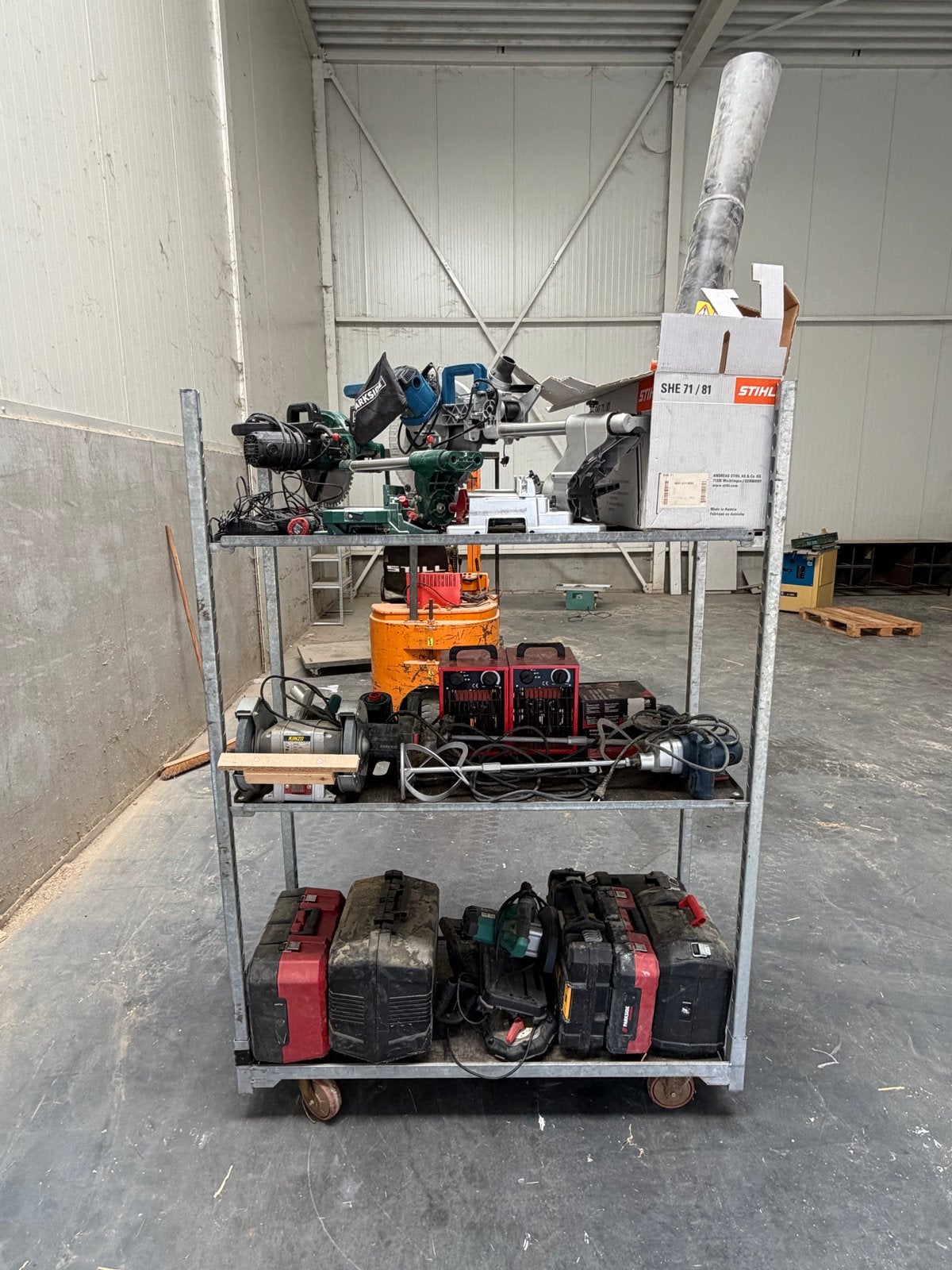 Diverse handgereedschappen en elektrisch gereedschap