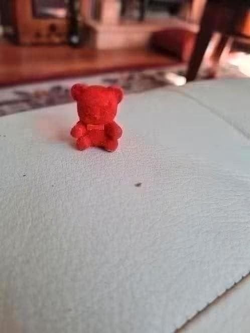 Rood Mini Beertje - Poppenhuis Miniatuur, Ophalen of Verzenden, Gebruikt