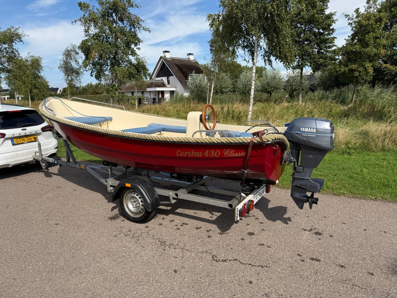 Sloep Corsiva 430  met 9,9 pk buitenboordmotor en trailer, Watersport en Boten, Sloepen, Gebruikt, Ophalen of Verzenden, Kussenset