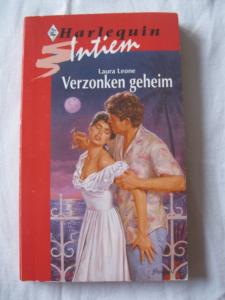 roman: Verzonken geheim, Laura Leone, Ophalen of Verzenden, Gelezen, Laura Leone, Nederland