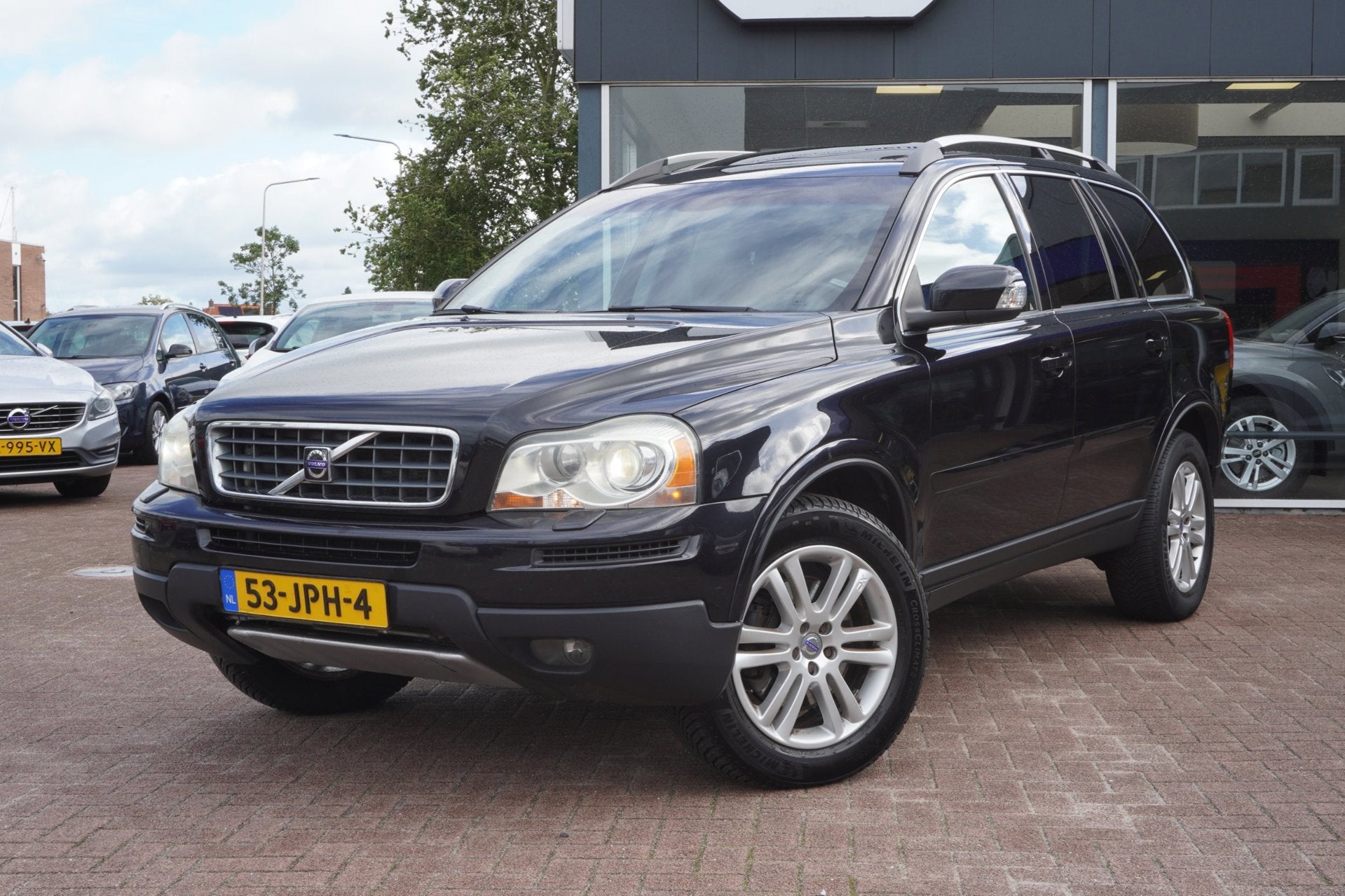 Volvo XC90 2.4 D5 Momentum Automaat | Airco | 7 personen | E, Auto's, Dealer onderhouden, Gebruikt, Zwart, 241 €/maand