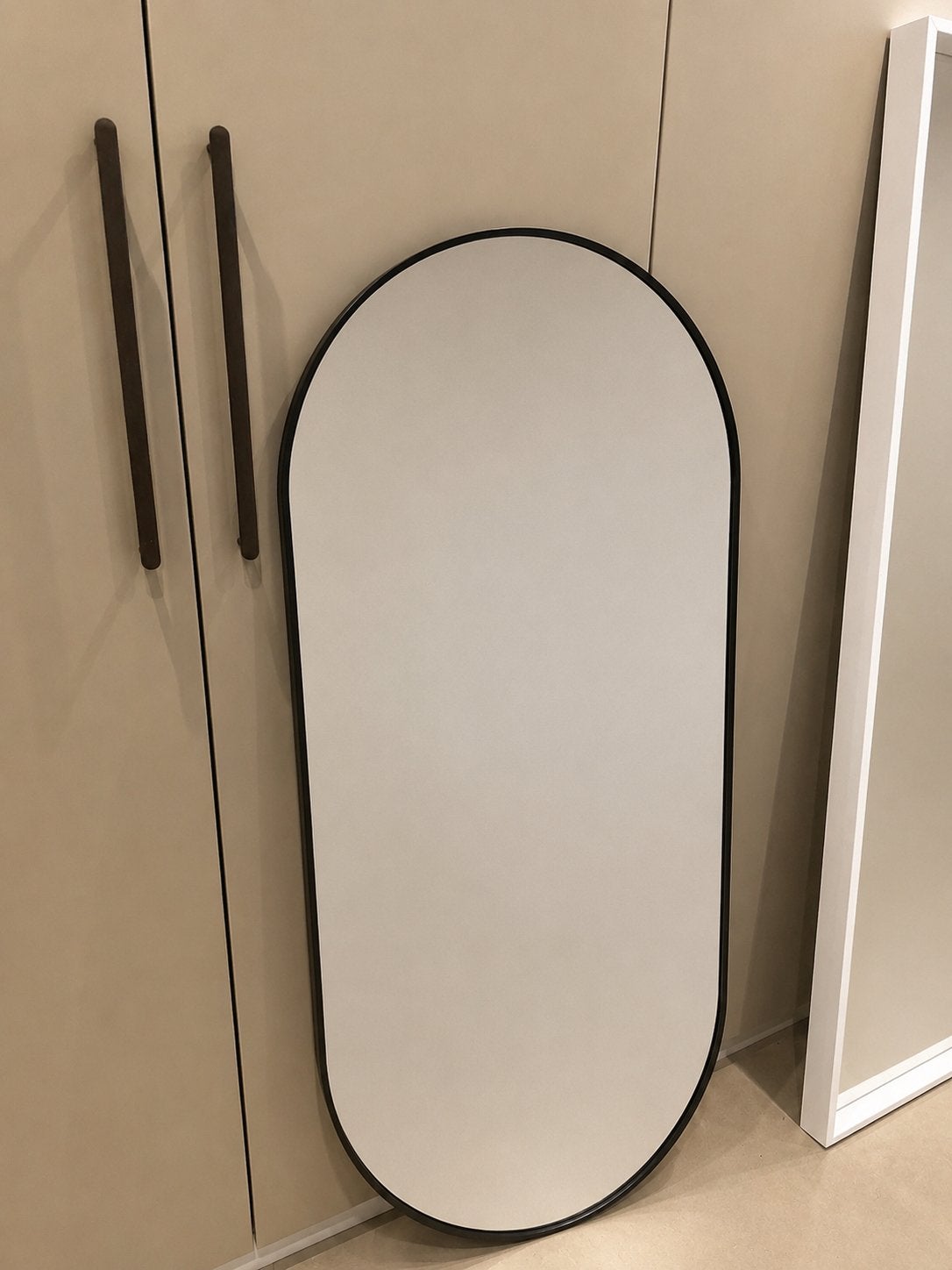 IKEA LINDBYN spiegel, ovaal, zwart, 40x120 cm, Ophalen, Minder dan 50 cm, 100 tot 150 cm, Zo goed als nieuw