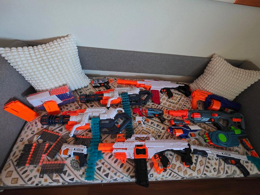 Uitgebreide collectie Nerf blasters, Ophalen of Verzenden, Zo goed als nieuw