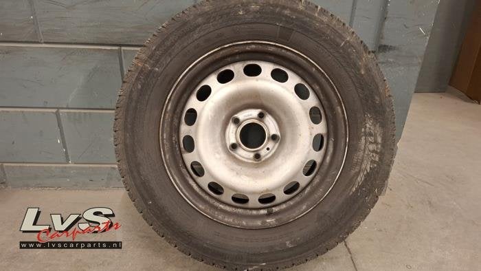 Velg + Band van een Opel Vivaro, Gebruikt, -, -, Ophalen of Verzenden
