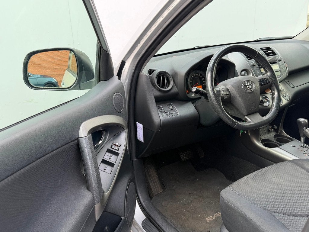 Toyota RAV4 2.0 VVTi Dynamic | 4WD | 2009 | Automaat | Young, Auto's, Stof, Gebruikt, 4 cilinders, Met garantie (alle)