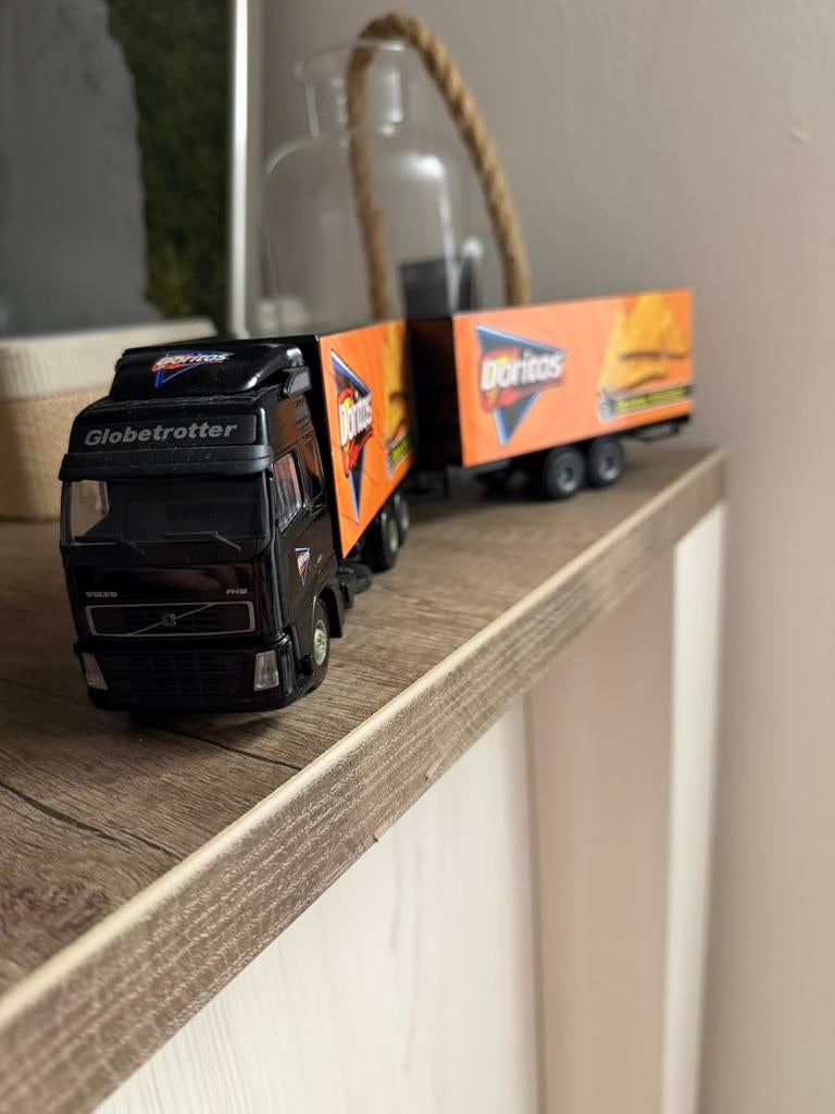 Doritos combi lion toys 1:50, Ophalen of Verzenden, Zo goed als nieuw, Bus of Vrachtwagen, Lion Toys