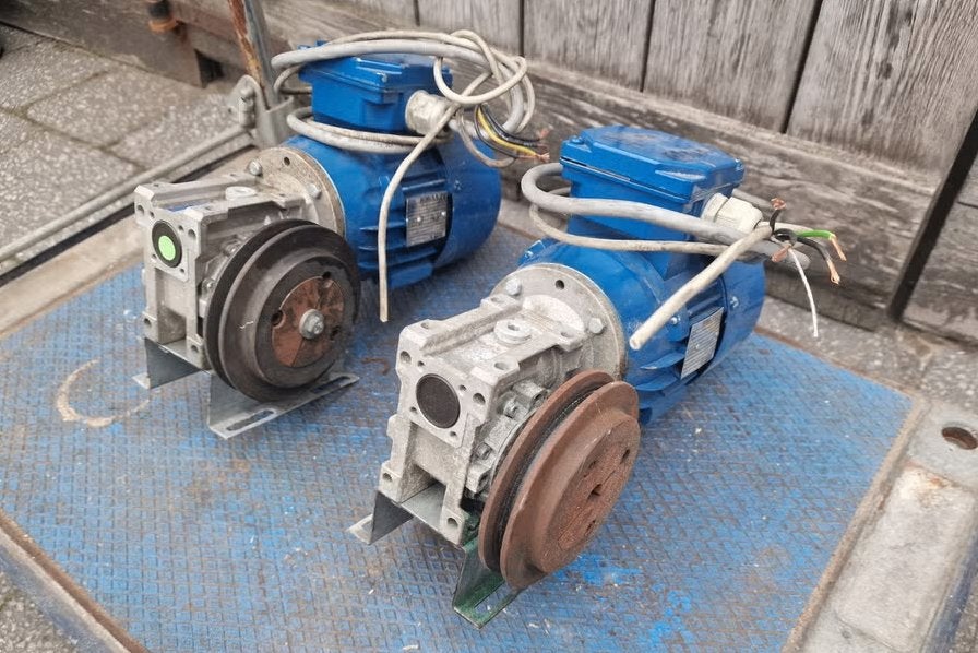 Set van 2 BESEL Elektromotoren met Vertragingskast, Ophalen, Gebruikt, Elektromotor