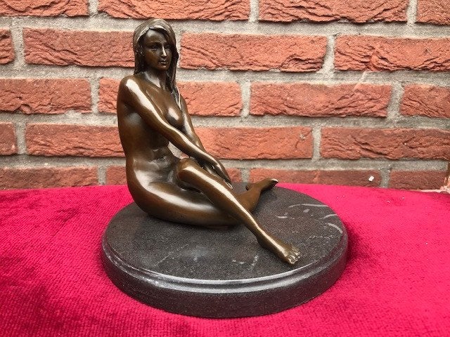 bronzen beeld, elegant zittend naakt, Ophalen of Verzenden, Brons, Beeld, Vrouw