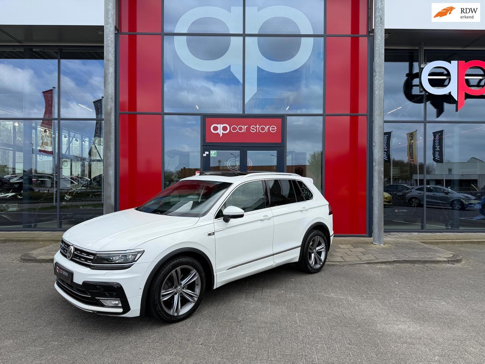 Volkswagen Tiguan 1.4 TSI ACT Business R 3 X R-Line Vol | Pa, 4 cilinders, 150 pk, Wit, Leder