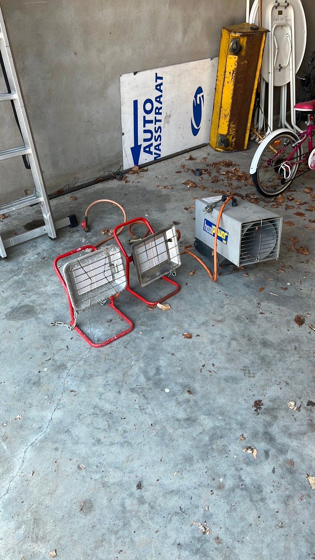 Twee gaskapjes en een heater, Ophalen, Zo goed als nieuw
