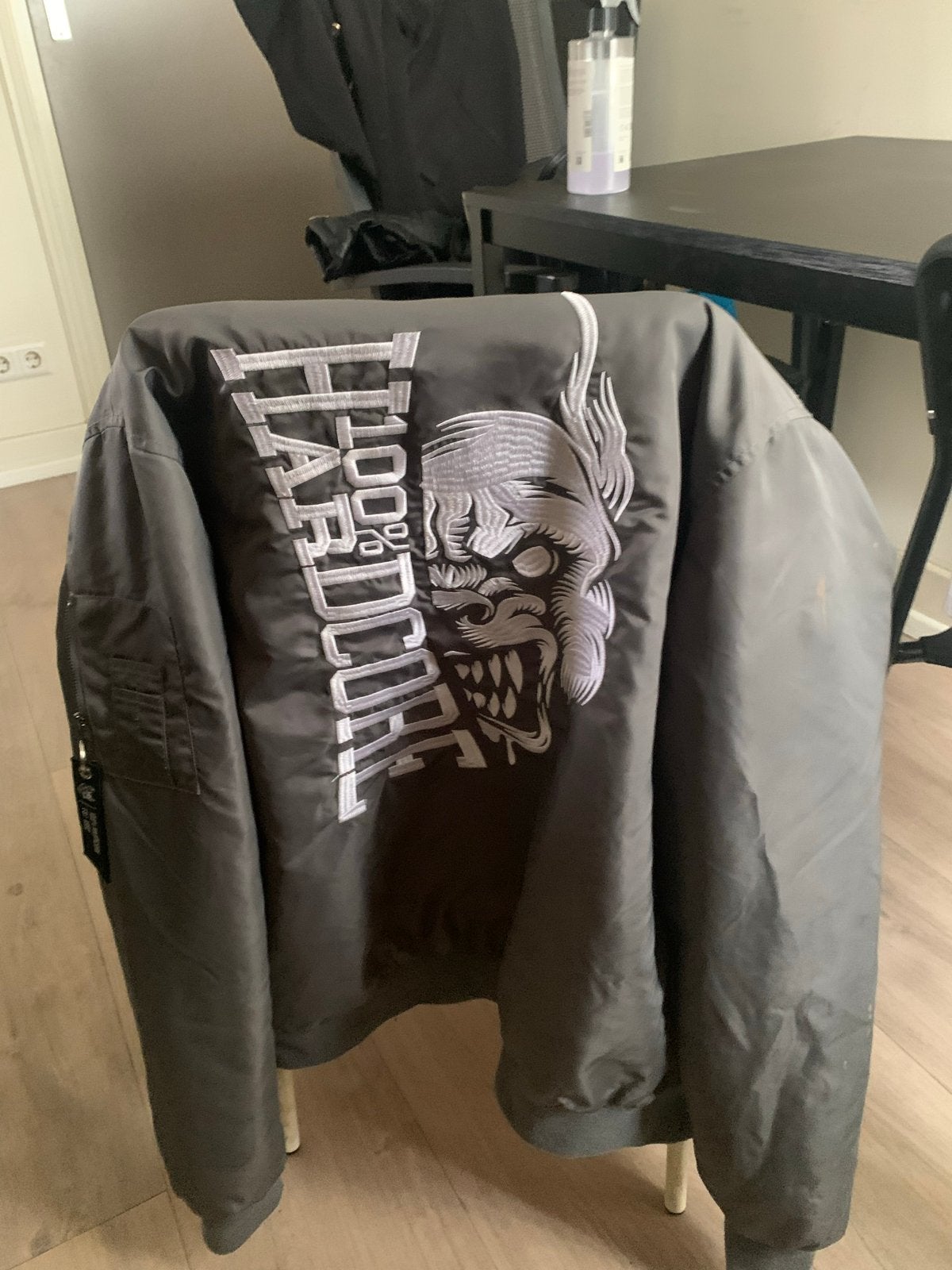 100% Hardcore bomberjack met klein brandgaatje, Ophalen of Verzenden, Gedragen, Maat 46 (S) of kleiner, Grijs