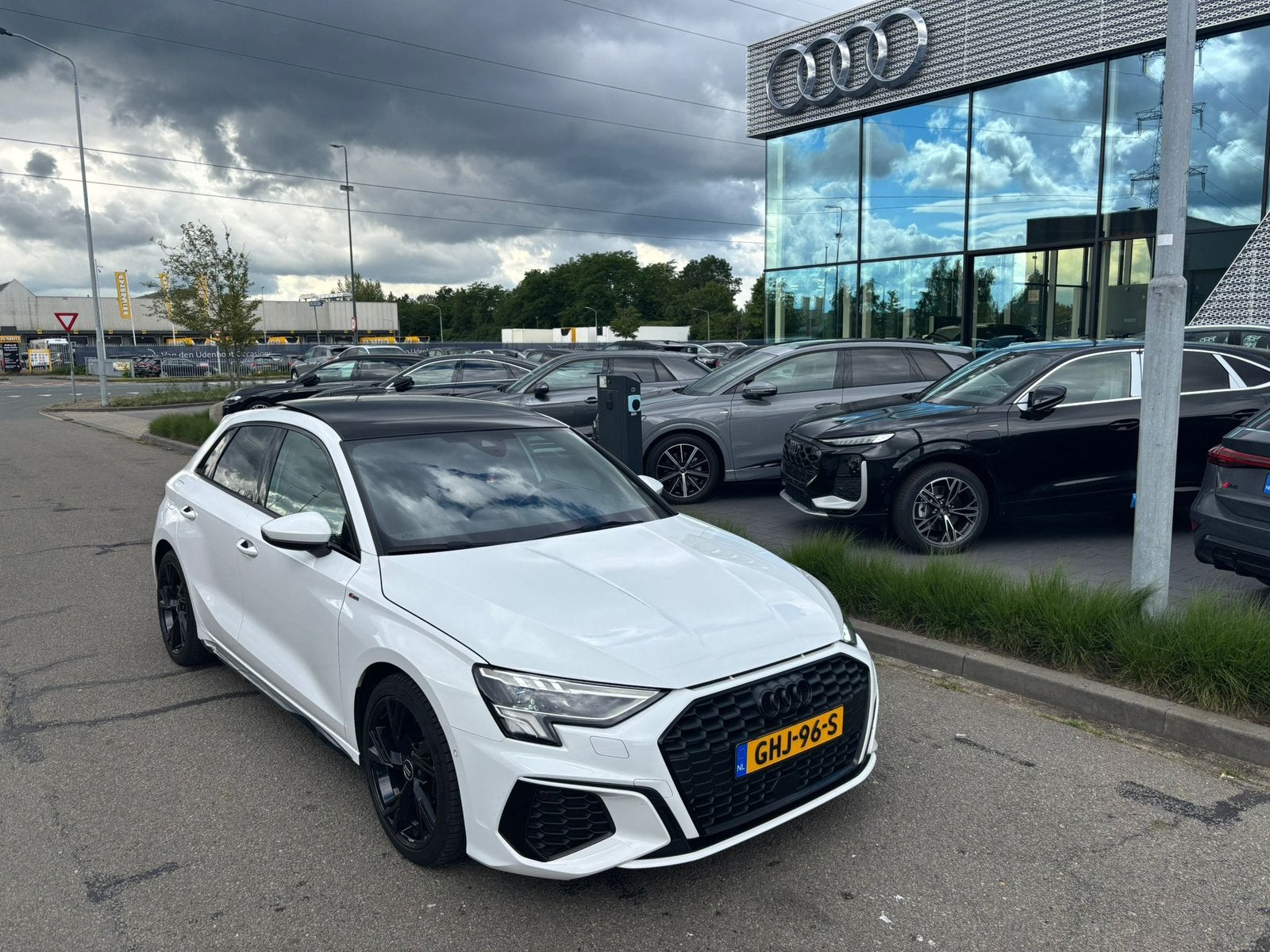 Audi A3 35 Tfsi 3X S-Line Pano 150pk S-tronic 2020 Wit, 1498 cc, 4 cilinders, 150 pk, Wit