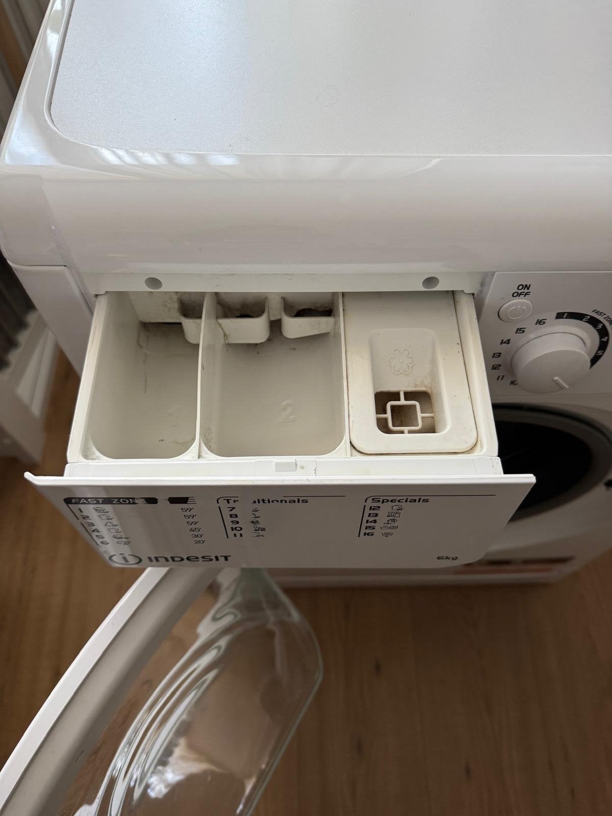 Compacte Indesit wasmachine - Ideaal voor kleine ruimtes, Witgoed en Apparatuur, Ophalen, 6 tot 8 kg, Voorlader, 85 tot 90 cm