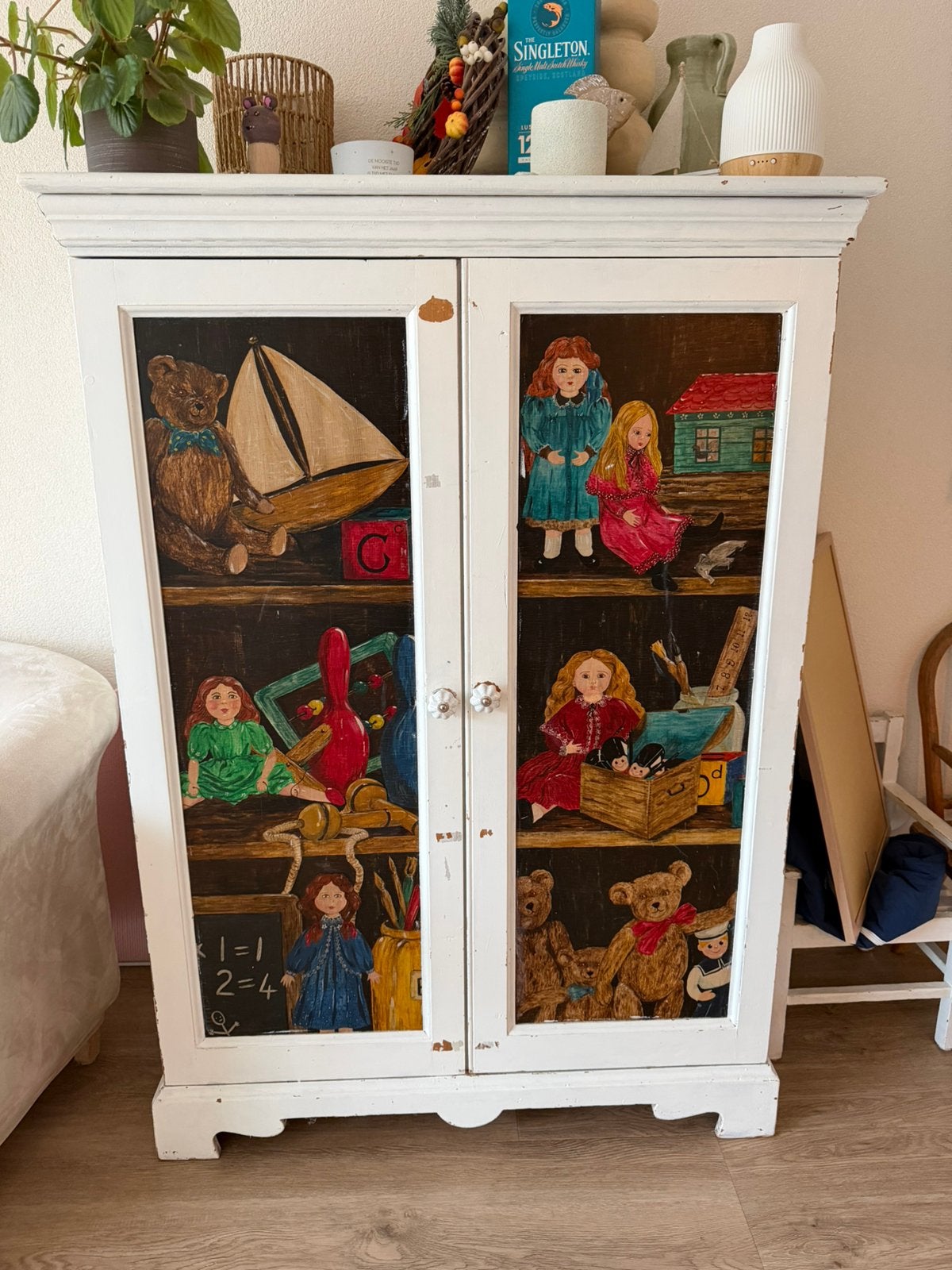Unieke handgeschilderde massief houten kast, Ophalen, Met plank(en), Gebruikt, 50 tot 100 cm