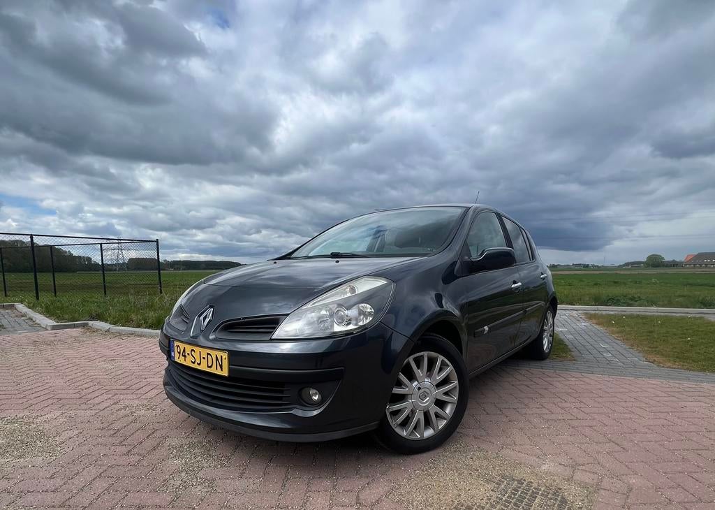 Renault Clio 1.4 16V 72KW Auth 5-DRS E4 2006 Grijs, Voorwielaandrijving, Zwart, 4 cilinders, 1200 kg