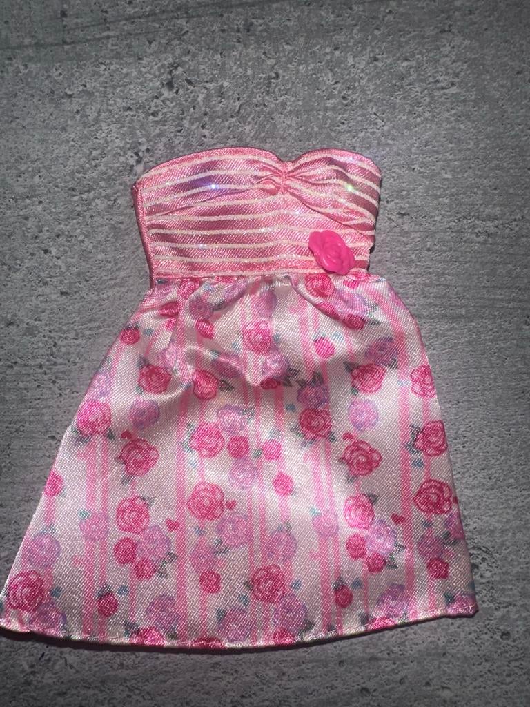 489 Barbie jurk roze met rozenprint, Ophalen of Verzenden, Gebruikt