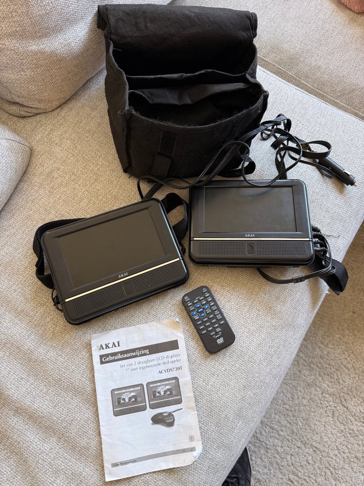 Akai Draagbare DVD-speler met 2 schermen en tas, Ophalen of Verzenden, Gebruikt, Dvd-speler, Draagbaar
