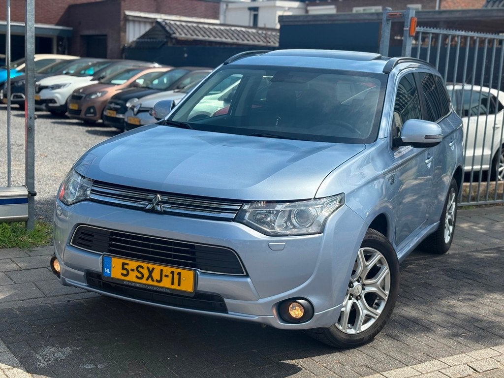Mitsubishi Outlander 2.0 PHEV Instyle+ | Schuifdak | Leder |, Auto's, Mitsubishi, Zwart, 4 cilinders, Blauw, Vierwielaandrijving