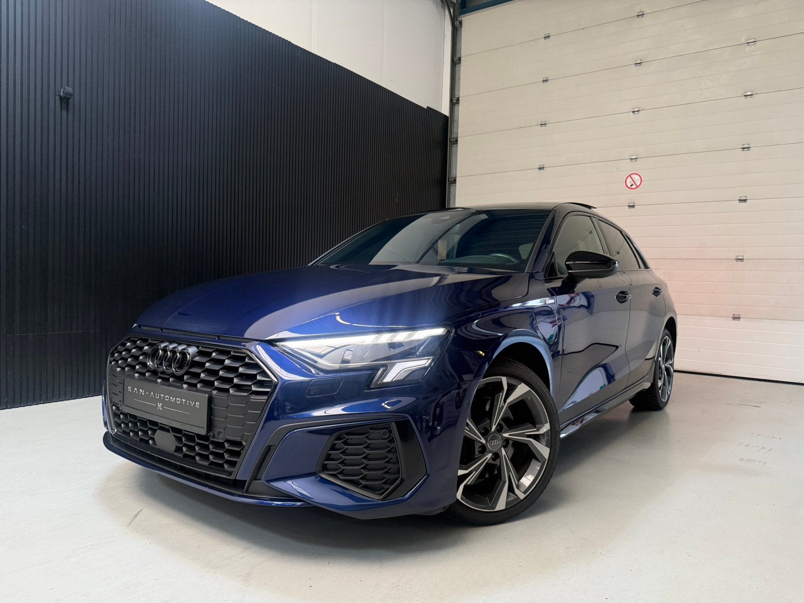 Audi A3 4.5 TFSI 245PK 3xS Line/Pano/Acc/Navi/Carplay/Cayles, 4 cilinders, Blauw, Leder en Stof, Hybride Elektrisch/Benzine