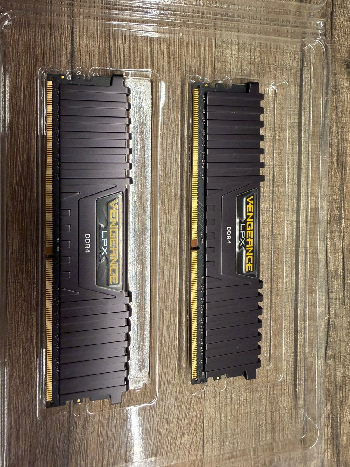 Corsair Vengeance DDR4 Ram geheugen 8 gb per stuk, Ophalen, Zo goed als nieuw, DDR4, Desktop