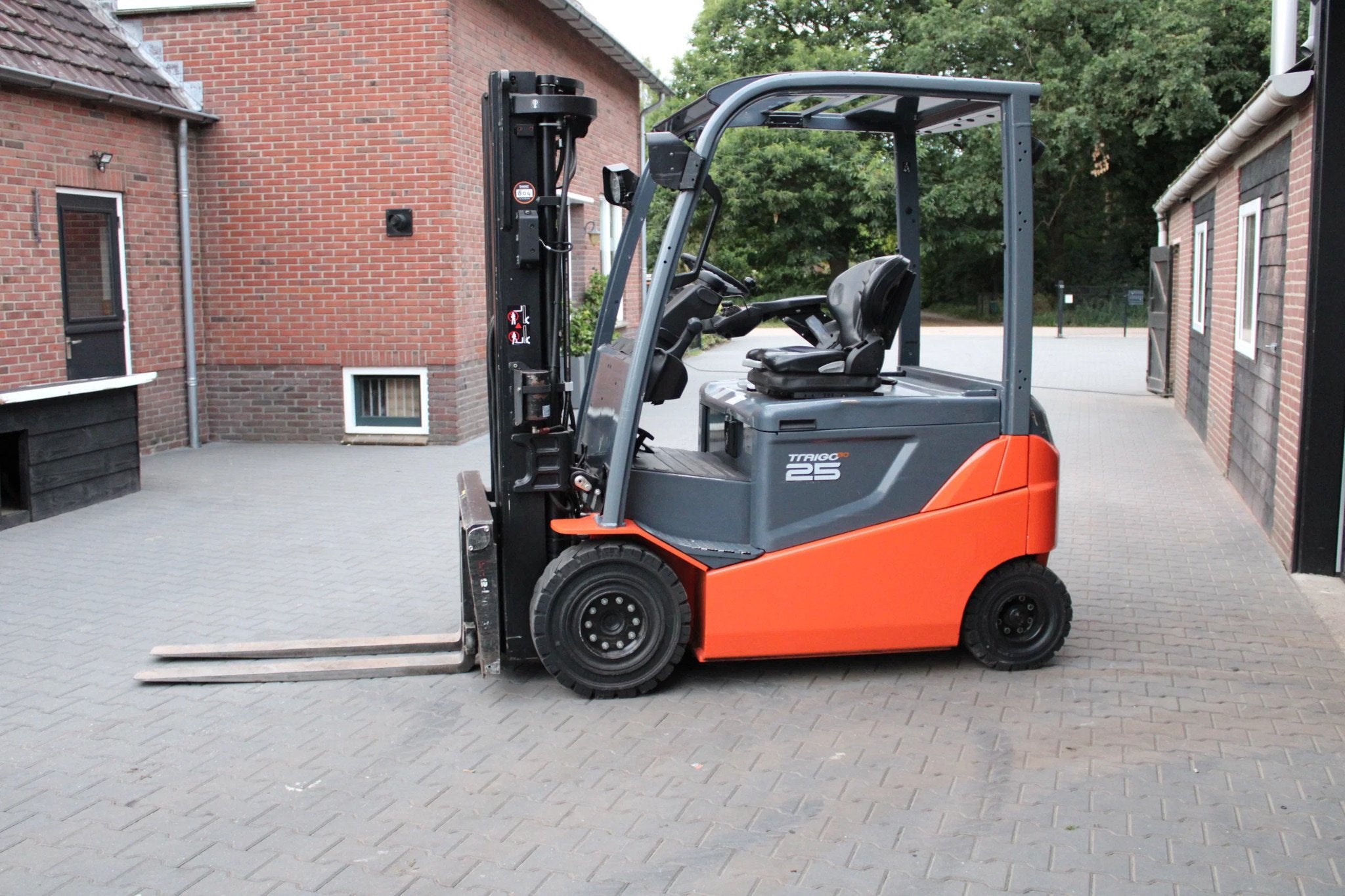 Toyota 8FBMKT25 heftruck elektrische triplex sidesift lepelv, 2000 tot 3000 kg, Elektrisch, Heftruck, Toyota