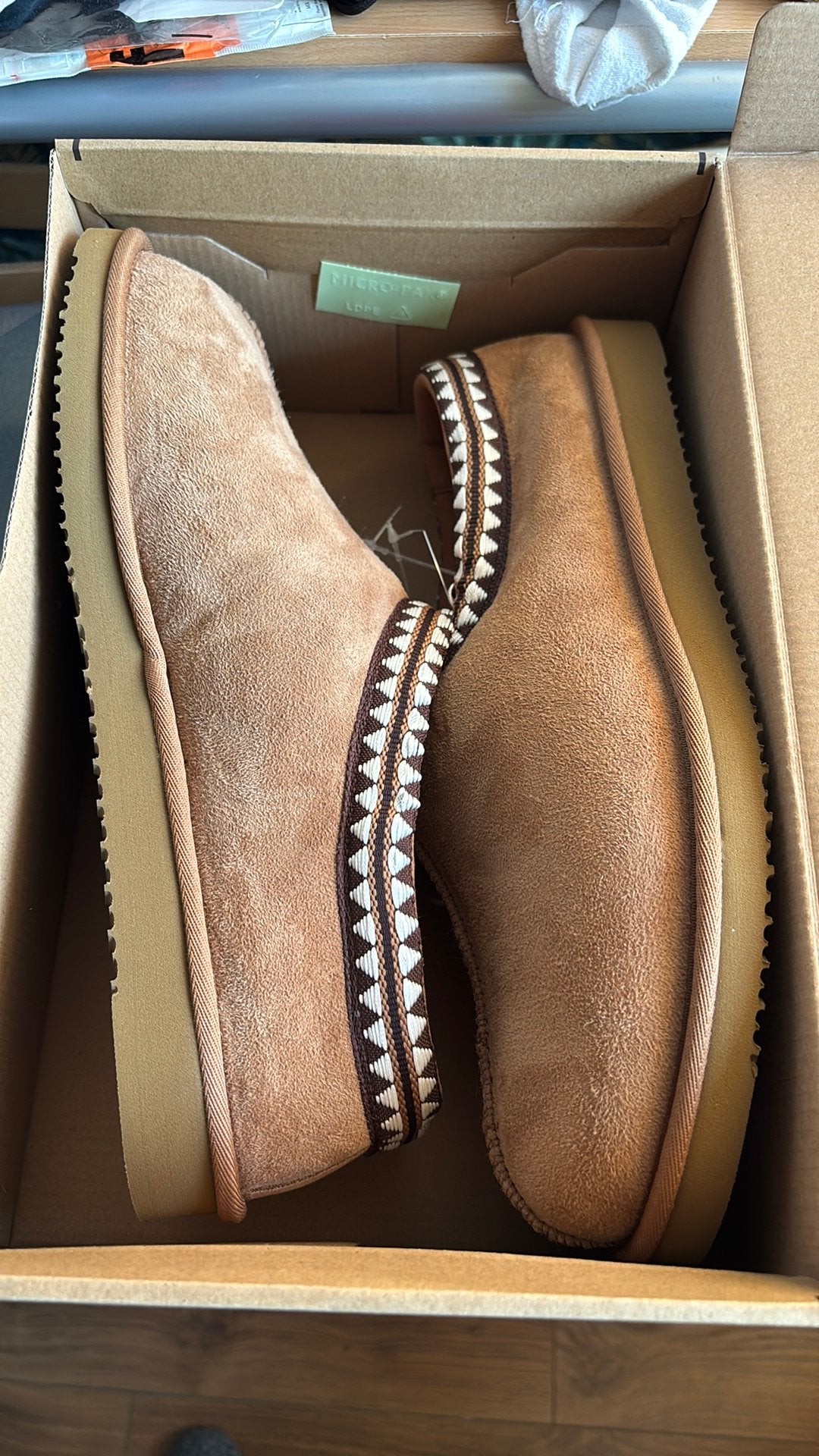 Kirkland pantoffels, Bruin, Nieuw, Ophalen of Verzenden, Pantoffels of Sloffen