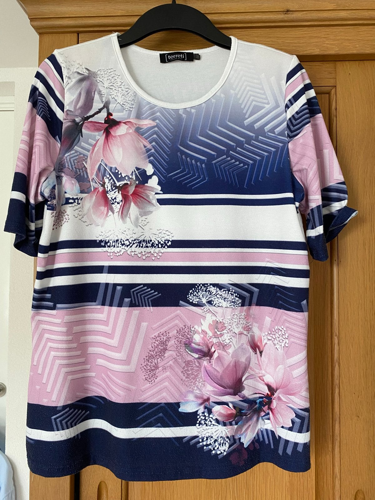 Ferretti T-shirt met bloemenprint en strepen, Maat 38/40 (M), Meerkleurig, Ophalen of Verzenden, Korte mouw