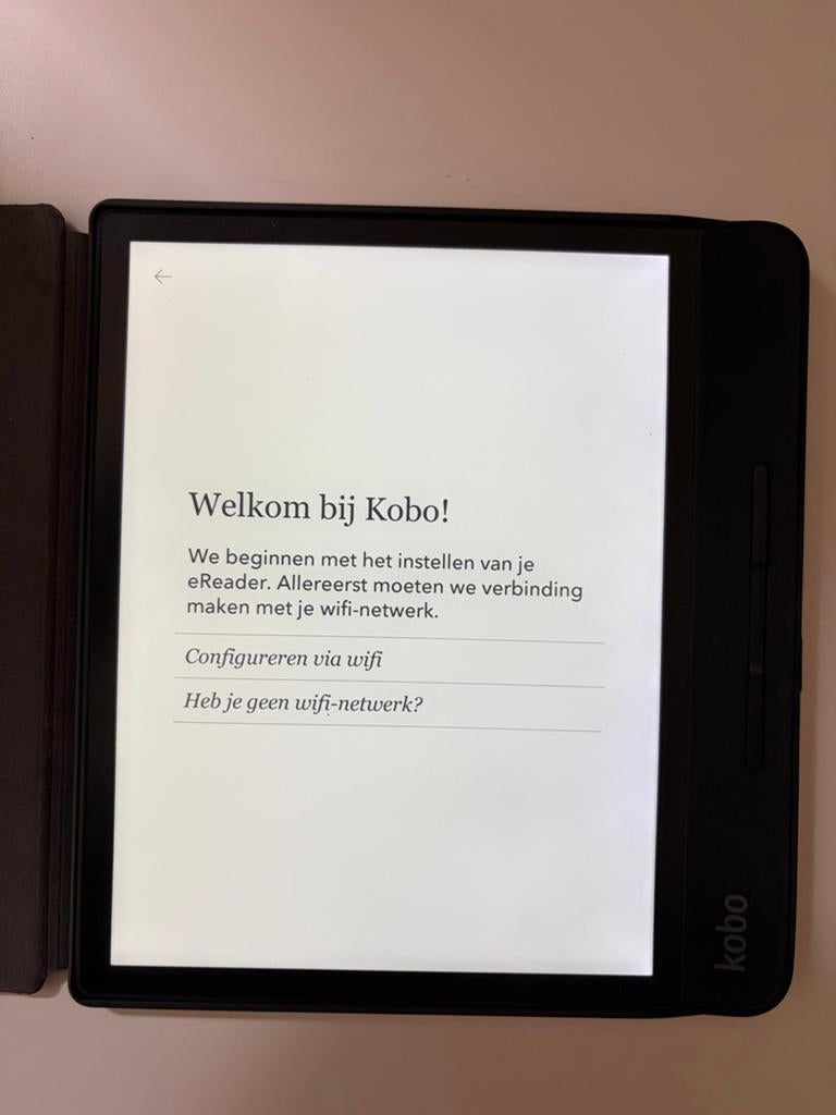 Kobo Forma 8 GB eReader met leren hoes - Zo goed als nieuw, Computers en Software, Ophalen, 8 GB, 8 inch, Touchscreen