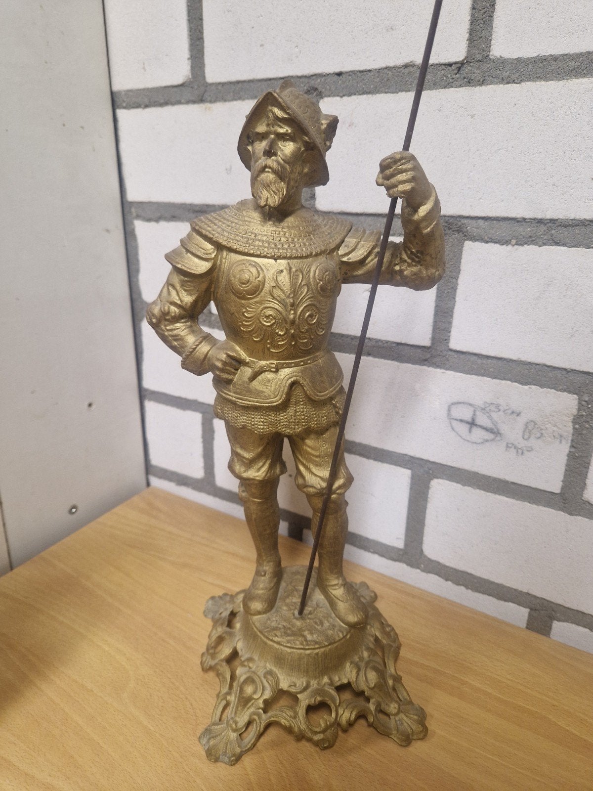 Romeinse soldaat op voet hoog 37.5cm  geel koper, Verzamelen, Ophalen of Verzenden, Gebruikt, Mens