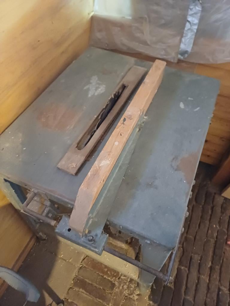 Zaagtafel, Gebruikt, 10 m² of meer, 10 tot 30 cm, Hout