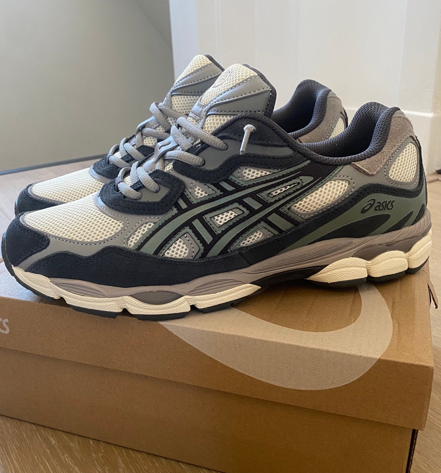 Acics gel nyc oatmeal/obsidian Grey, Ophalen of Verzenden, Zo goed als nieuw, Overige kleuren