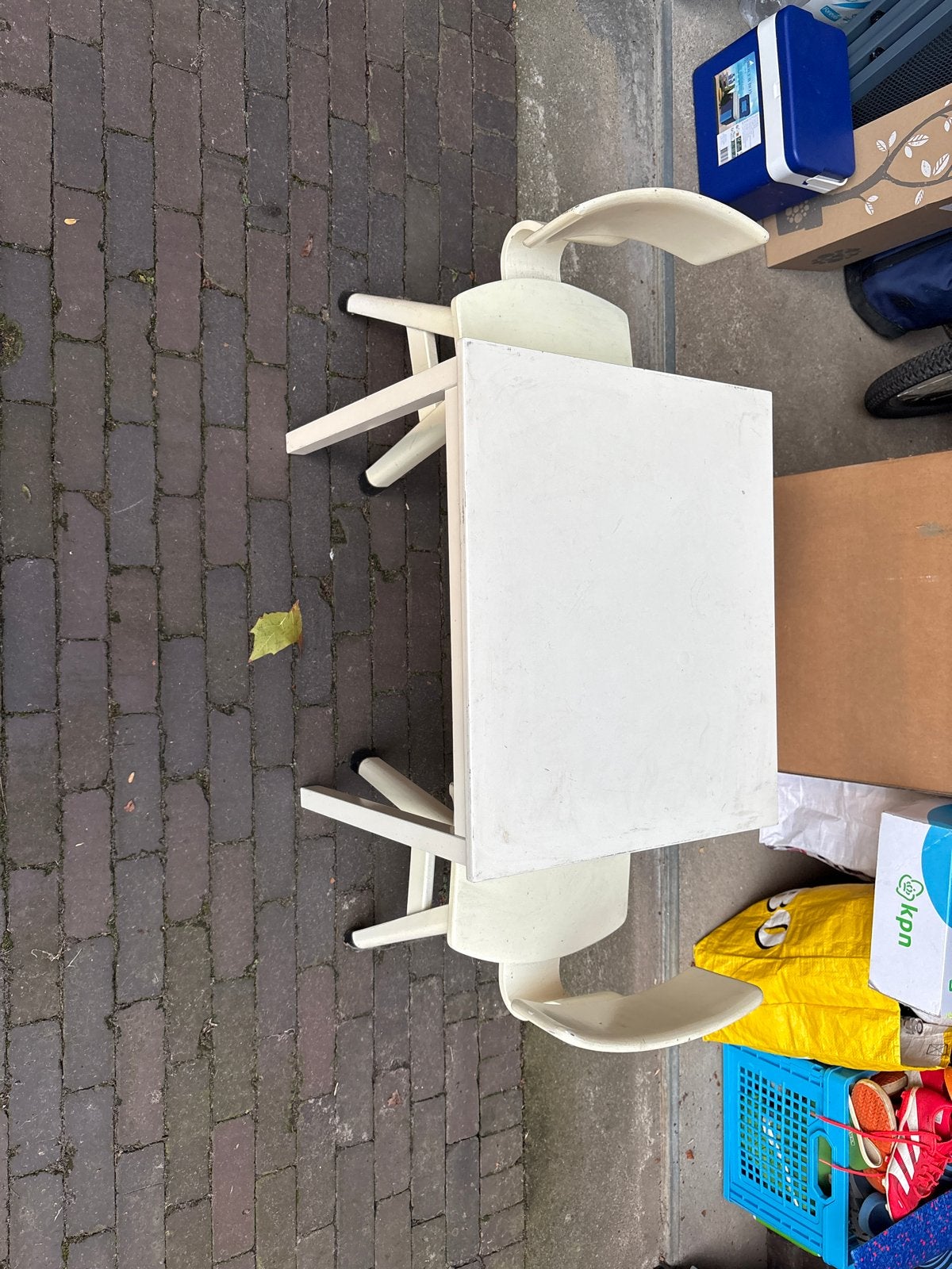 GRATIS kindertafel met twee stoeltjes, Ophalen, Gebruikt, Tafel(s) en Stoel(en)
