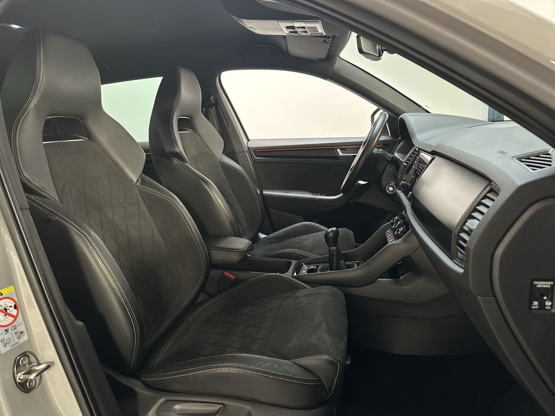Skoda Kodiaq 1.5 TSI Sportline Business 7-pers. Virtual Cock, Auto's, Voorwielaandrijving, Dealer onderhouden, 4 cilinders, Origineel Nederlands