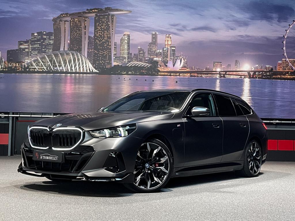BMW 5 Serie Touring 530e M Sport PRO FrozenBlack|HUD|360|Pan, Automaat, 1998 cc, Achterwielaandrijving, 4 cilinders