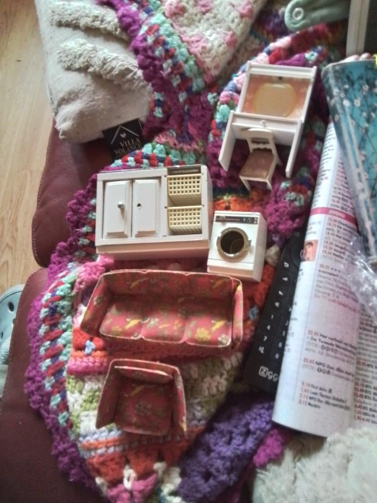 Te koop Lundby spulletjes.+gezinnetje (geen Lundby), Verzamelen, Poppenhuizen en Toebehoren, Ophalen of Verzenden, Gebruikt, Poppenhuis