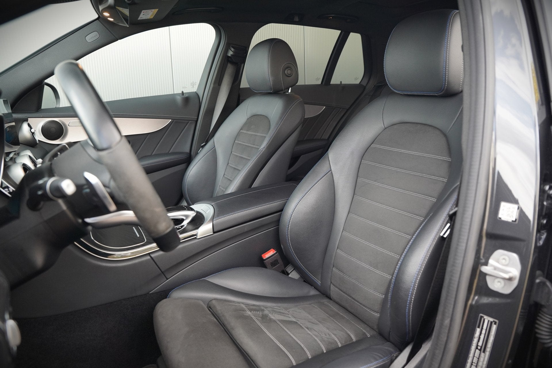 Foto 3 van Mercedes-Benz C-Klasse Estate 300 e Business Solution AMG |