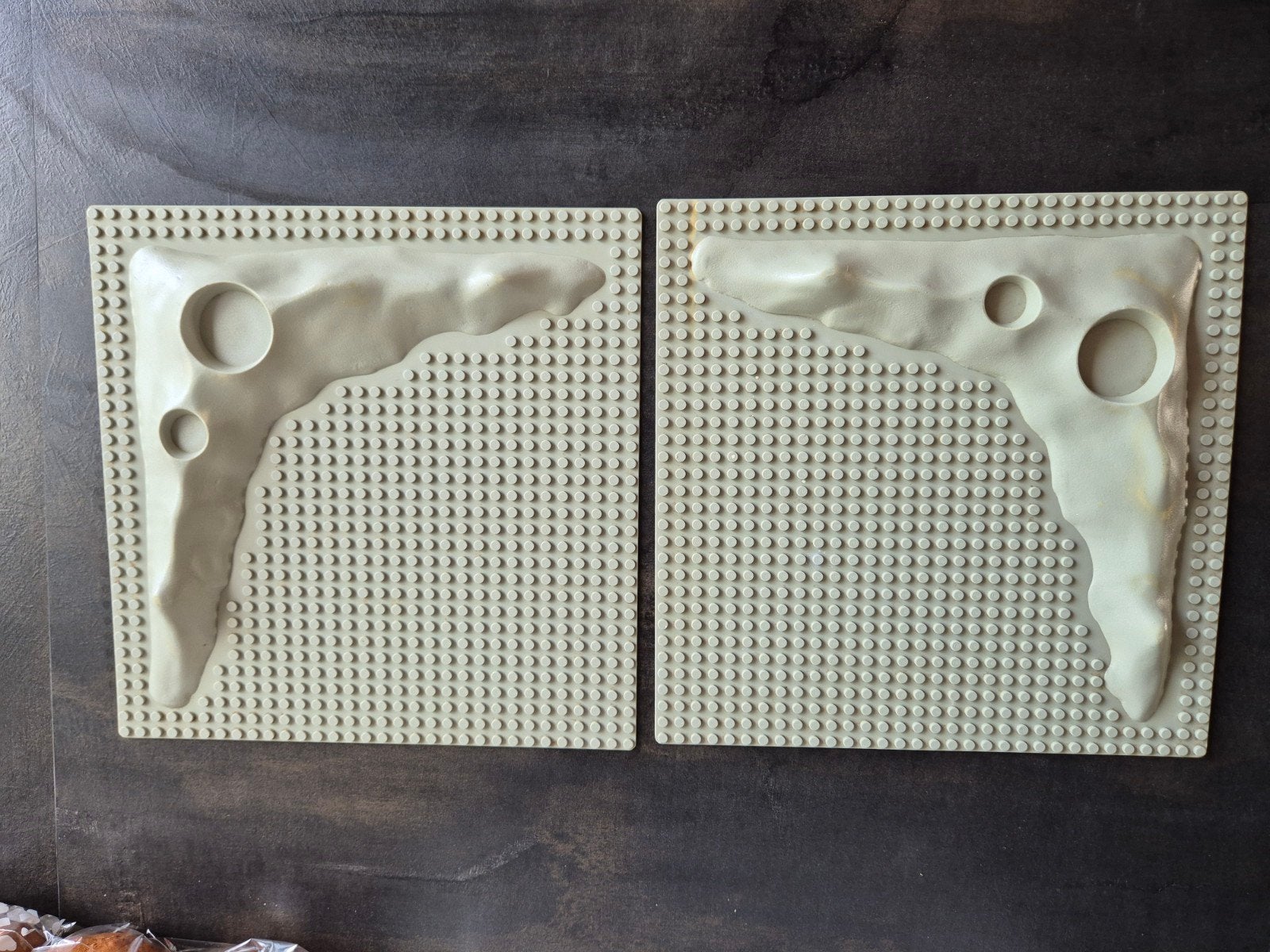 2 lego maanplaten spaceplaten kraterplaten 3947a, Lego, Ophalen of Verzenden, Compleet, Grondplaat