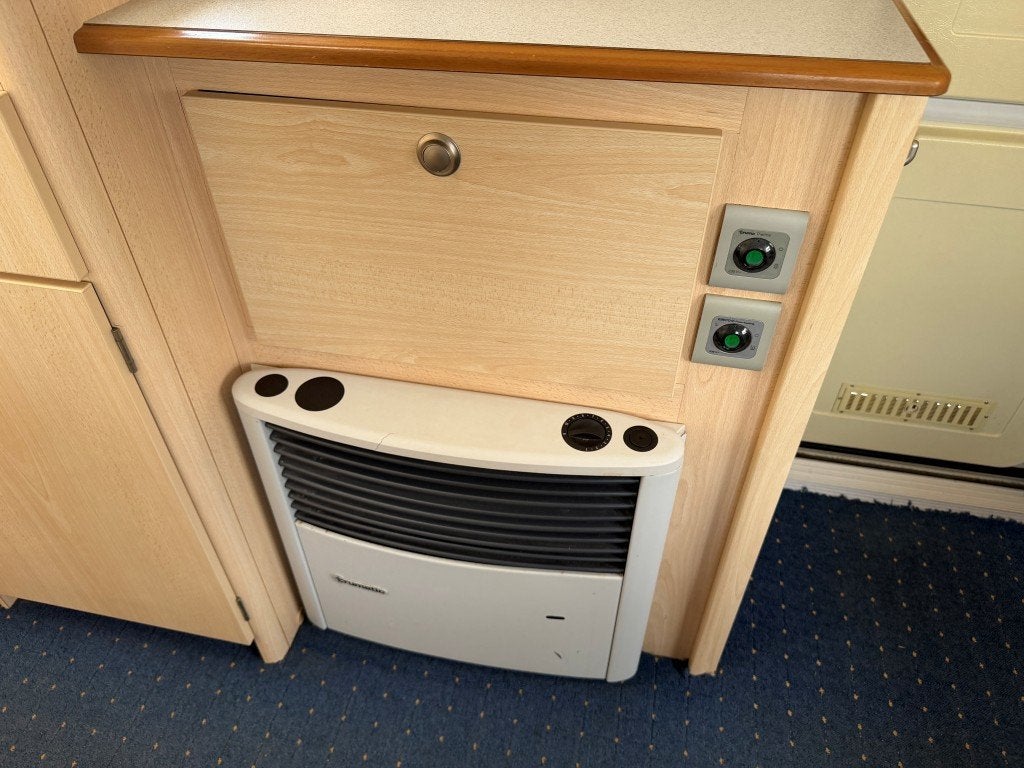 Foto 16 van KIP Starline 44 TTR ’02 (Vastbed, Treinzit)